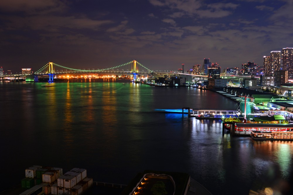 ホテルインターコンチネンタル東京ベイ@竹芝〜年末年始レインボーブリッジの虹色ライトアップ